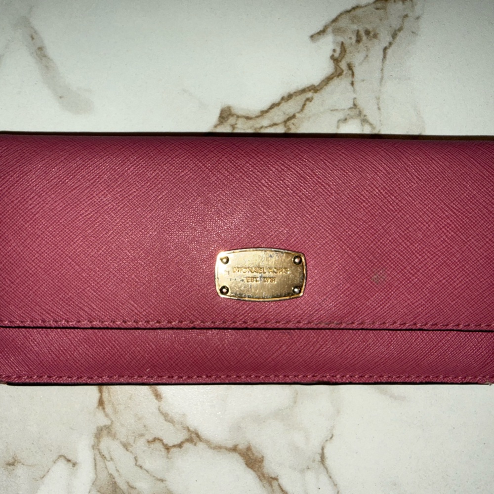 Michael Kors Pink Flap wallet 🩷💙
